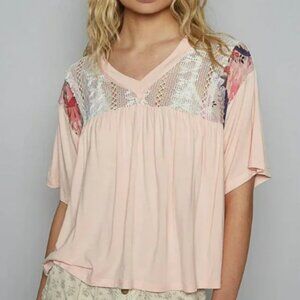 NWT POL Clothing Peach Blush V-Neck Boho Crochet Blouse – Sizes S, M, L